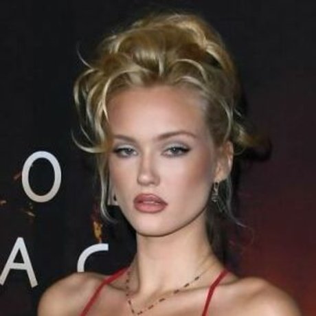 Chloe Rose Robertson onlyfans leaked tits