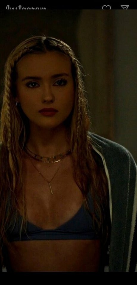 Chloe Rose Robertson onlyfans leaked pictures