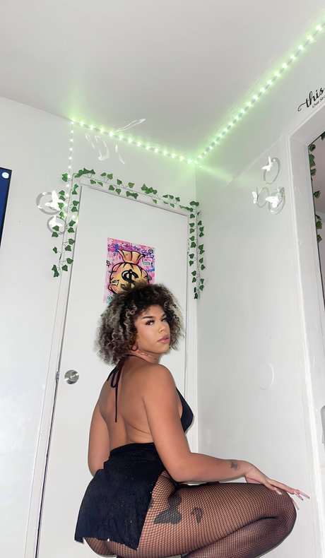 Icy GoaThroat_ onlyfans strip tease