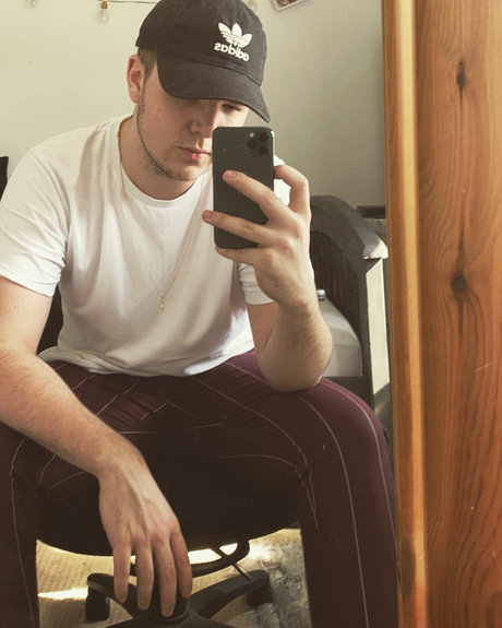 Chubby Gay Boy onlyfans sextape