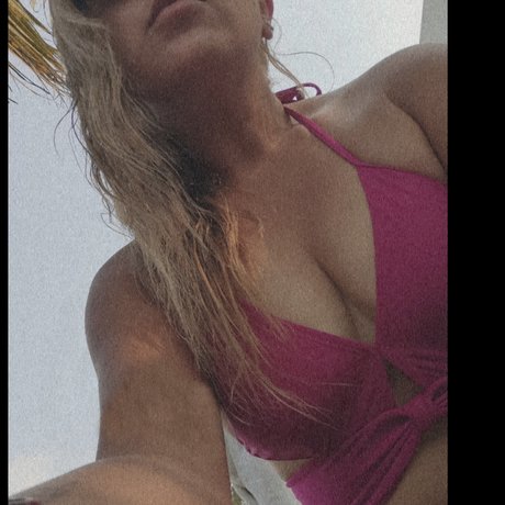 _Your Queen_ onlyfans naked leaked