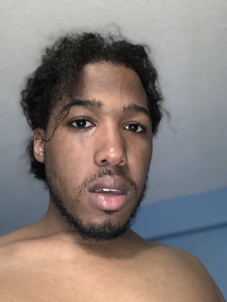 Nauti E onlyfans model images