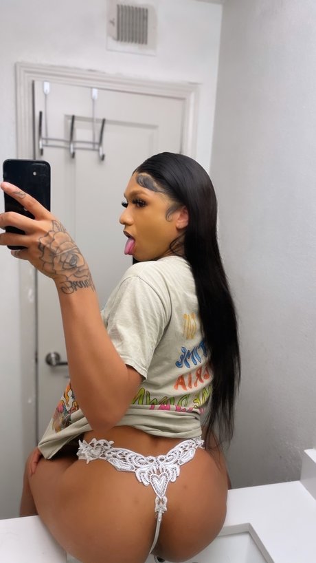 Miss WetMouthh onlyfans model images