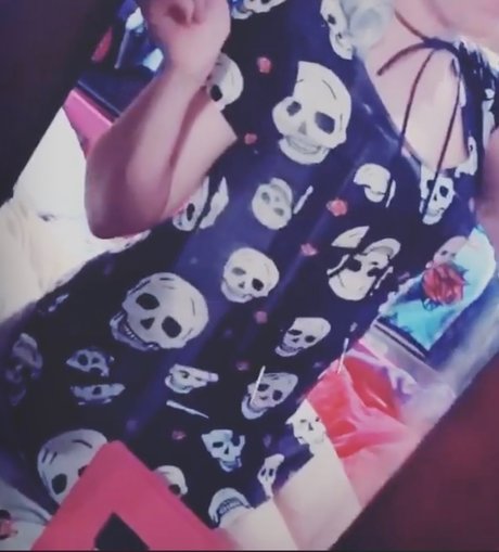 Yours Trulyy boobs onlyfans