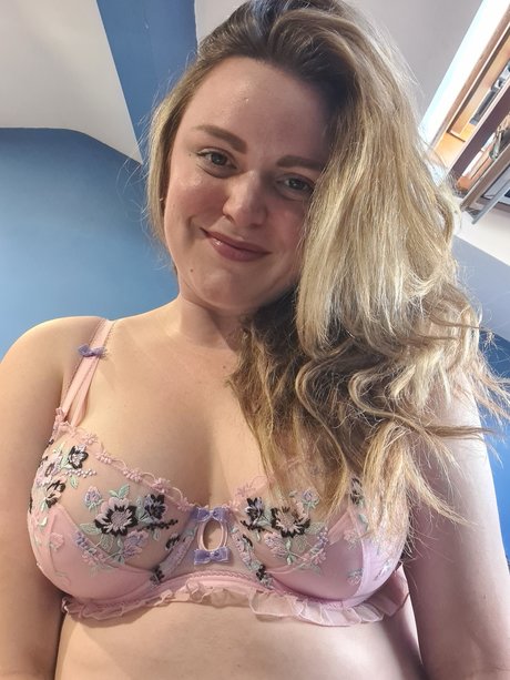 Sashsta naked only fans