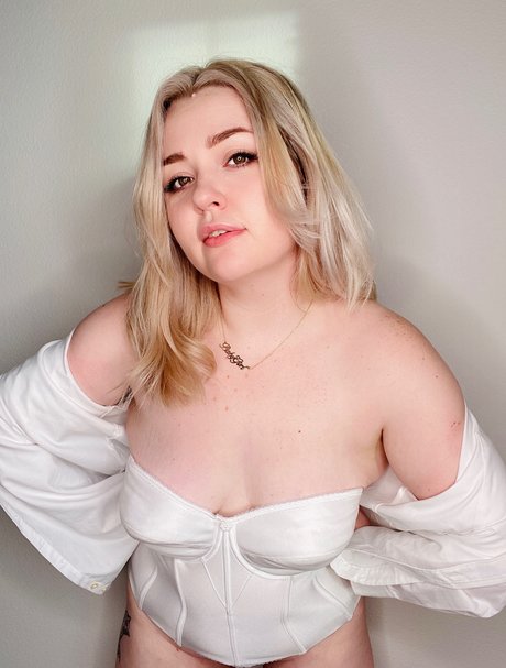 Zoeskydiamonds_ onlyfans naked