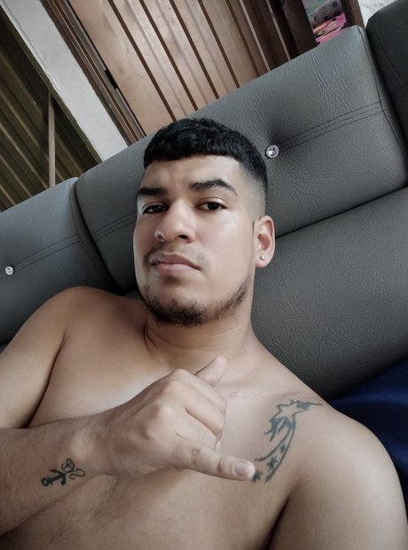 Oscuro dese_ only fans sex