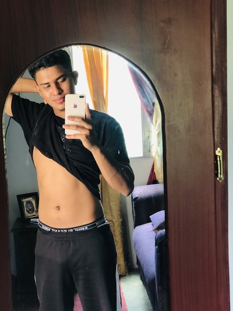 Edgardo Reyes strip onlyfans