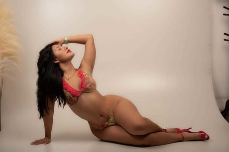 Carolyne leaks only fans