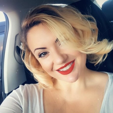 Marilyn Marie onlyfans strip tease