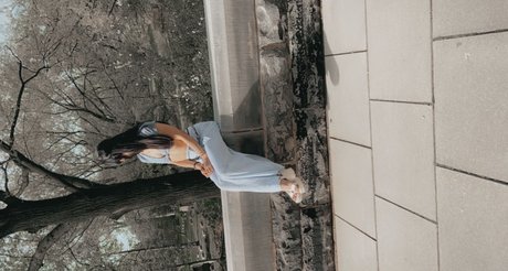 Queen Bee Zelle naked onlyfans