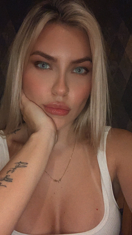 L bia Ximenes only fans photos