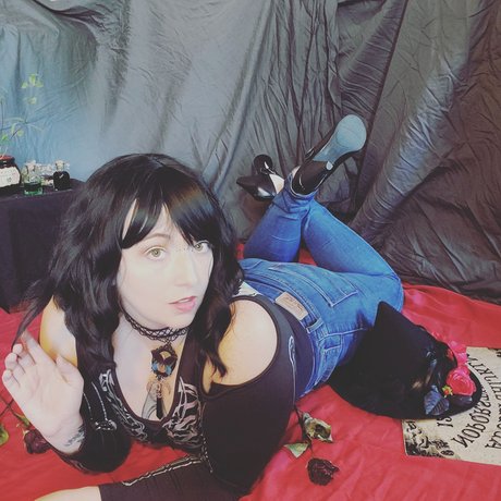 Trixiegrrl sShineys onlyfans explicit content