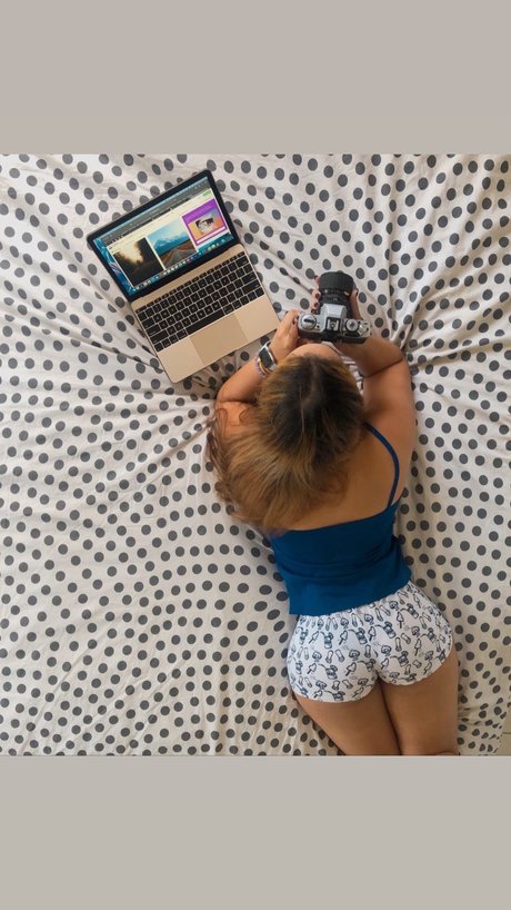 Merlyoh onlyfans model photo