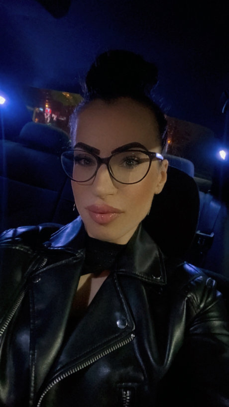 Bruneta Sexy onlyfans leak ass