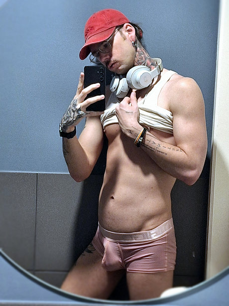 N I C K 10_ only fans naked