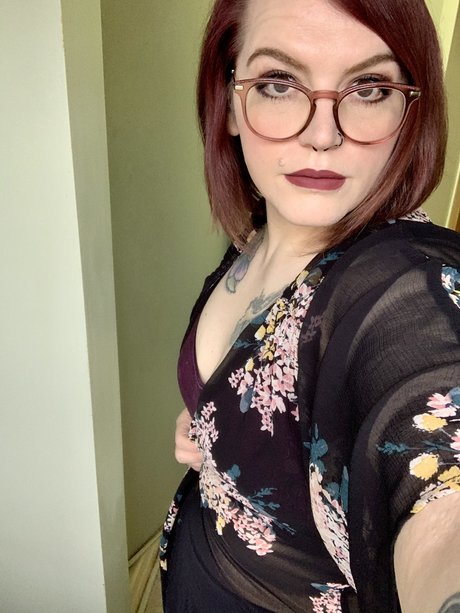 worthlessholes onlyfans de