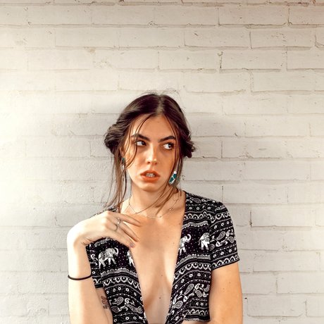 Rogue Hardy strip onlyfans