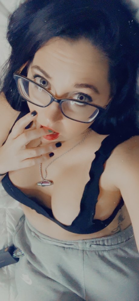 Toxic Gypsy onlyfans model photos