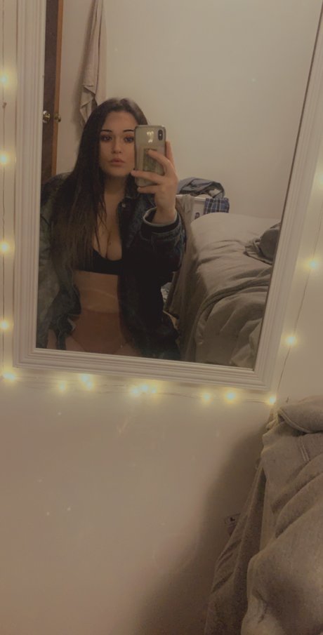 Emily Seals onlyfans sextape