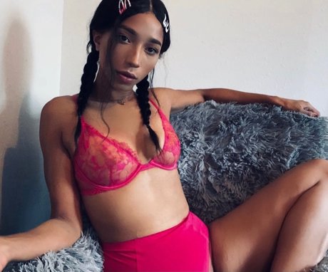 Ember Burns onlyfans leaks nudes