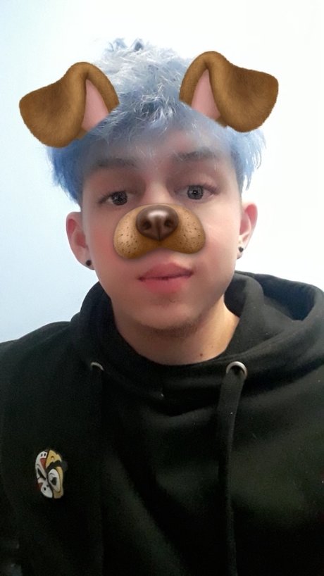 Bryan Flores onlyfans leajs