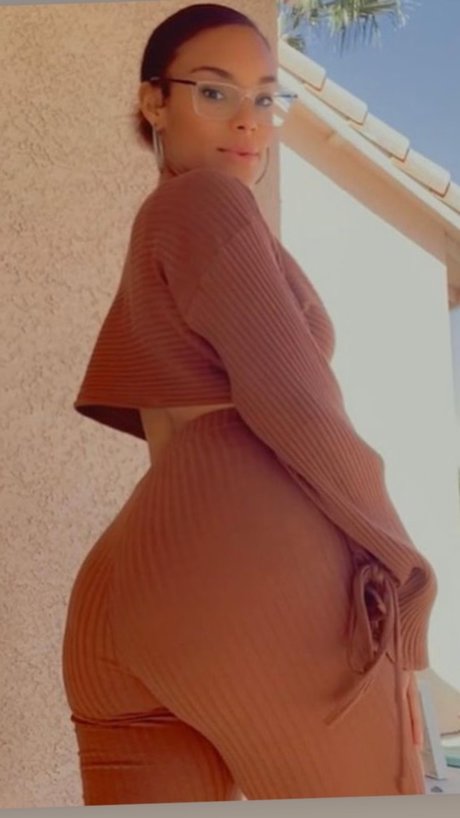 F U E N G shaee_ strip onlyfans