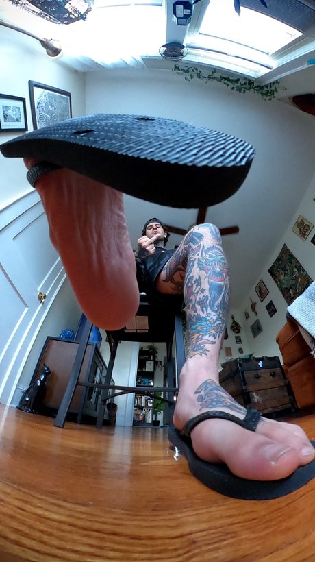 Tattooed Dom naked on onlyfans