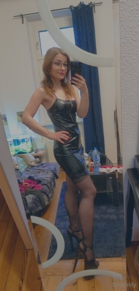 TinyEmily leaks only fans