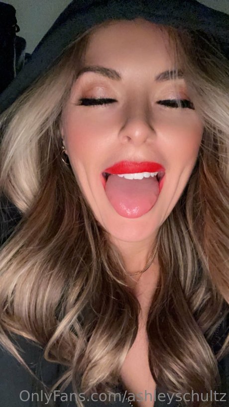 Ashley Schultz onlyfans lean