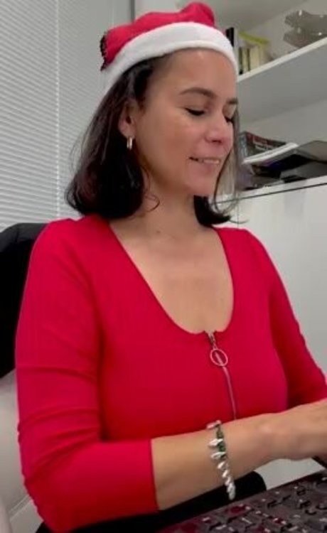 Nanda Reyes onlyfans model photo