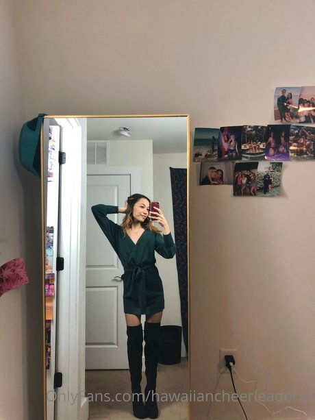 Hawaiian Cheerleader naked onlyfans leak
