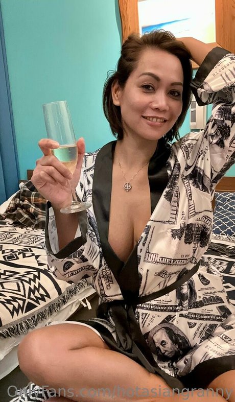 hotasiangranny en onlyfans