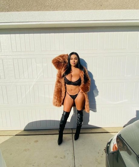 Thebae Breanna strip onlyfans