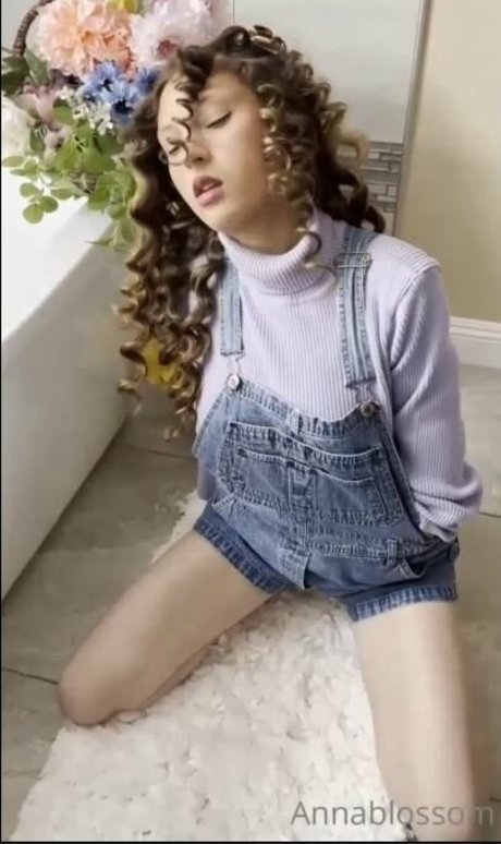 Anna Blossom onlyfans leaks naked