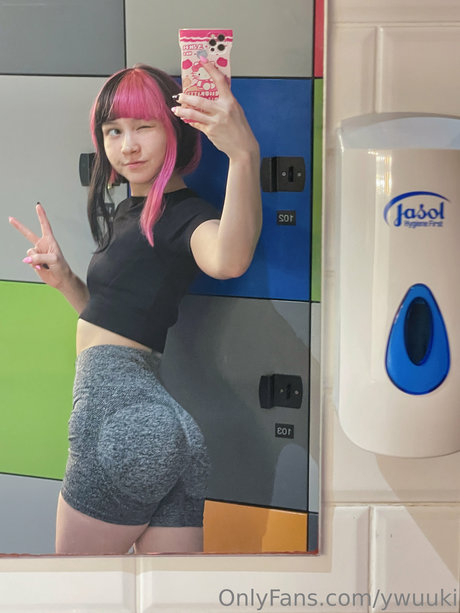 older onlyfans exclusive selfie