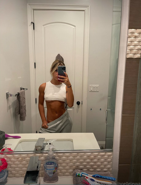 Noelle Leyva feet onlyfans