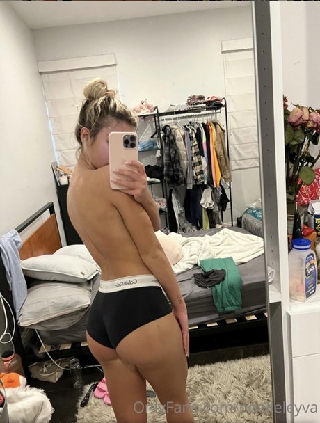 Noelle Leyva nude leak onlyfans