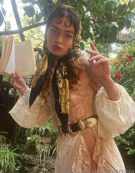 floraauclair nudes onlyfans