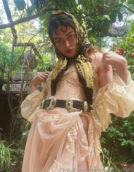 floraauclair naked onlyfans