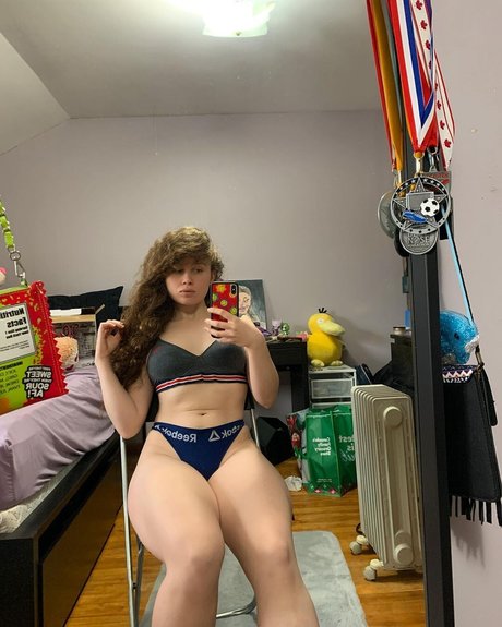 Alyssa Cleversey onlyfans nude