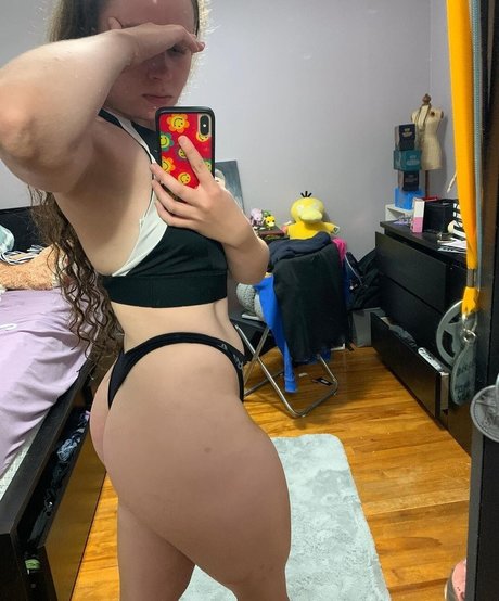 Alyssa Cleversey onlyfans free