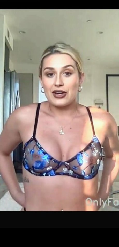 Lauren Corazza onlyfans nude tits