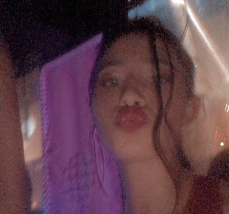 Milagros Seghi onlyfans striptease