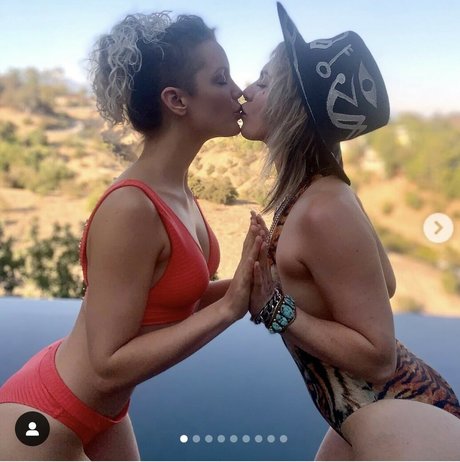 Thea Ulrich onlyfans model photos