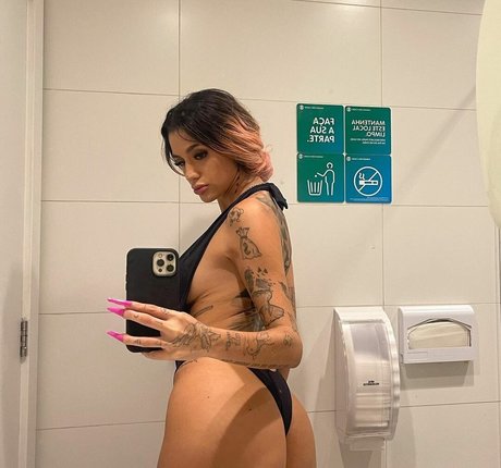 Azzy MC onlyfans naked leaked