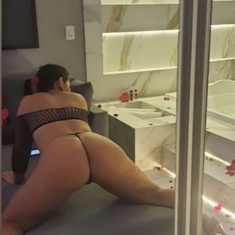 Mara Prado onlyfans strip tease