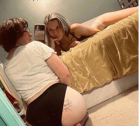 Shwayze Babes sexy onlyfans