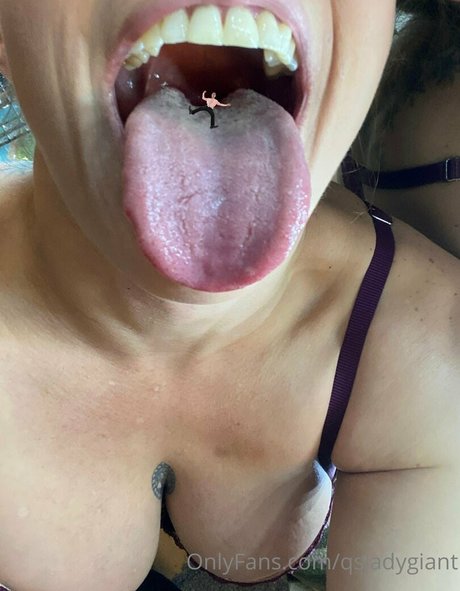 qsladygiant onlyfans model images