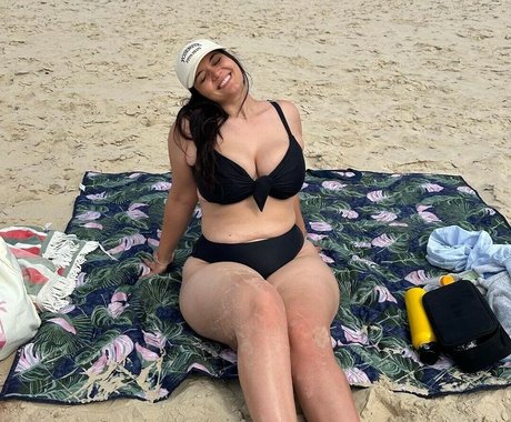 Xanthia Efthymiou onlyfans strip tease